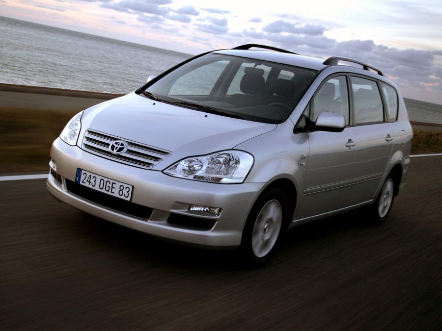 Toyota Avensis Verso 2003 года  (фото 19 из 25)